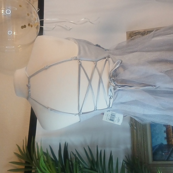 VIDEO! BNWT Elegant Sparkle Silver Ruffled EMBROIDERED W/ CRYSTALS Gown Sz3/4 - Picture 15 of 17